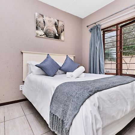 Cozy 2Bed 1 Bath Apartment In The Heart Of Broadacres Sandton Eksteriør billede