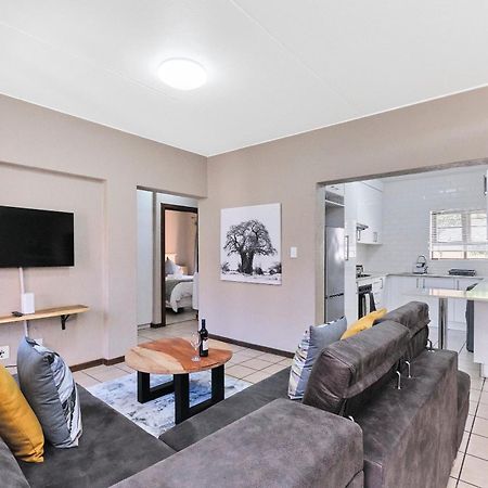 Cozy 2Bed 1 Bath Apartment In The Heart Of Broadacres Sandton Eksteriør billede