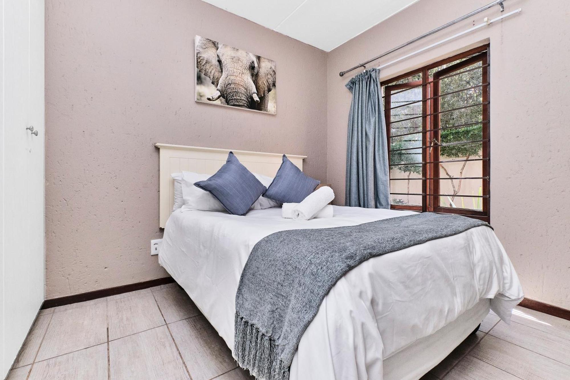 Cozy 2Bed 1 Bath Apartment In The Heart Of Broadacres Sandton Eksteriør billede